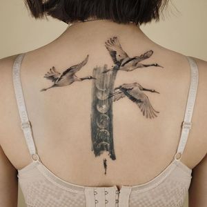 Painterly tattoo by Ati #Ati #tattooistati #koreanart #koreantattoo #koreantattooist #painterly #fineart #crane #bird #wings #moon #moonphases
