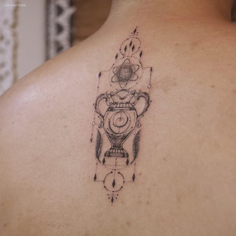 37 Awe-Inspiring Aquarius Tattoos For Women | Aquarius tattoo, Tattoos for  women, Aquarius symbol tattoo