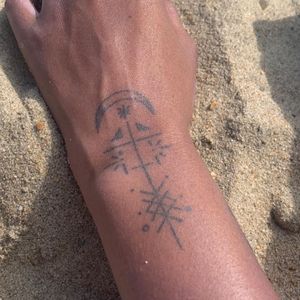 Handpoke tattoo by Tann Parker #TannParker #okthentann #tattoosonblackskin #tattoosondarkskin #experienceoftheblacktattooer #handpoketattoo