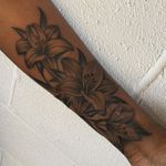 Tattoo by Jalen Frizzell #JalenFrizzell #flower #florals #nature #tattoosondarkskin #tattoosonblackskin