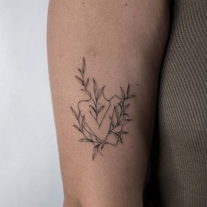 Self love tattoo by annarehtattoo #annarehtattoo #aunetattoo #selflove #love #selfcare #hug #plant #leaves #nature #illustrative