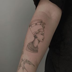 What Makes Isis and Horus Smile? Egyptian Tattoos • Tattoodo What Makes Isis and Horus Smile? Egyptian Tattoos • Tattoodo
