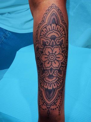 Tattoo by Kandace Layne #KandaceLayne #darkskintattootips #darkskintattoo #mandala #ornamental #pattern #flower #floral