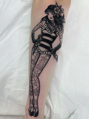Pin up tattoo by Dani Queipo #DaniQueipo #pinupgirl #pinup #portrait #lady #woman #babe #tattooedgirl