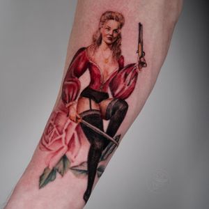 Pin up tattoo by Taylor Webber #TaylorWebber #pinupgirl #pinup #portrait #lady #woman #babe #tattooedgirl