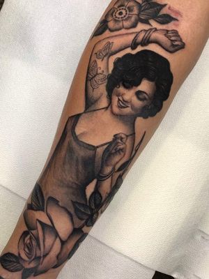 Pin up tattoo by andresinkman #andresinkman #pinupgirl #pinup #portrait #lady #woman #babe #tattooedgirl