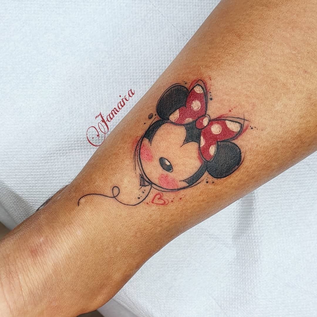 Minnie Mouse con un toque de color.