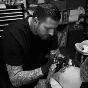 Luke Wessman Tattooing - photo by Peter Pabón #LukeWessman #SummertownInn