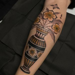 Tattoo by Ciara Havishya #CiaraHavishya #vase #flower #plant #ornamental #nature