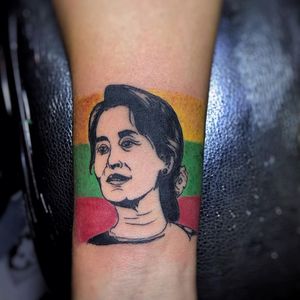 Portrait tattoo of detained civilian leader Aung San Suu Kyi via keeennnn19 on IG #protesttattoos #myanmartattoos #portraittattoos #blackworktattoos #suukyi #aungsansuukyi