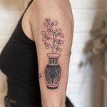 Illustrative tattoo by Nicolas Trotman aka Nick Trotman #NicolasTrotman #NickTrotman #illustrative #blackandgrey #nature #plant #vase #pattern #queertattooer #lgbtqia #bipoc #qttr #lgbt #qtbipoc