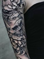 Illustrative tattoo by Gale Shapira aka Bloodwraith #GaleShapira #Bloodwraith #Illustrative #darkart #horror #blackwork #snake #skull #peony #nature
