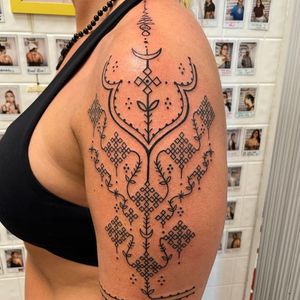Ornamental tattoo by tattoosbytk.dc #tattoosbytkdc #ornamental #unalome #pattern #linework #symbol #knot #folk