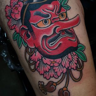 Tattoo by Sven Anholt #SvenAnholt #Anholttattoo #japanese #tengu #peony #mask #yokai #flower #color