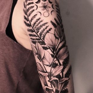 Tattoo by Alena Zozulenko #AlenaZozulenkoo #illustrative #blackandgrey #moonphase #moon #flwoers #floral #nature #plant