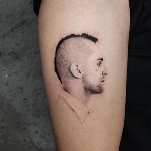 Illustrative tattoo by Kristianne aka krylve #kristianne #krylev #illustrative #taxidriver #travisbickle #robertdeniro #portrait #fineline #dotwork