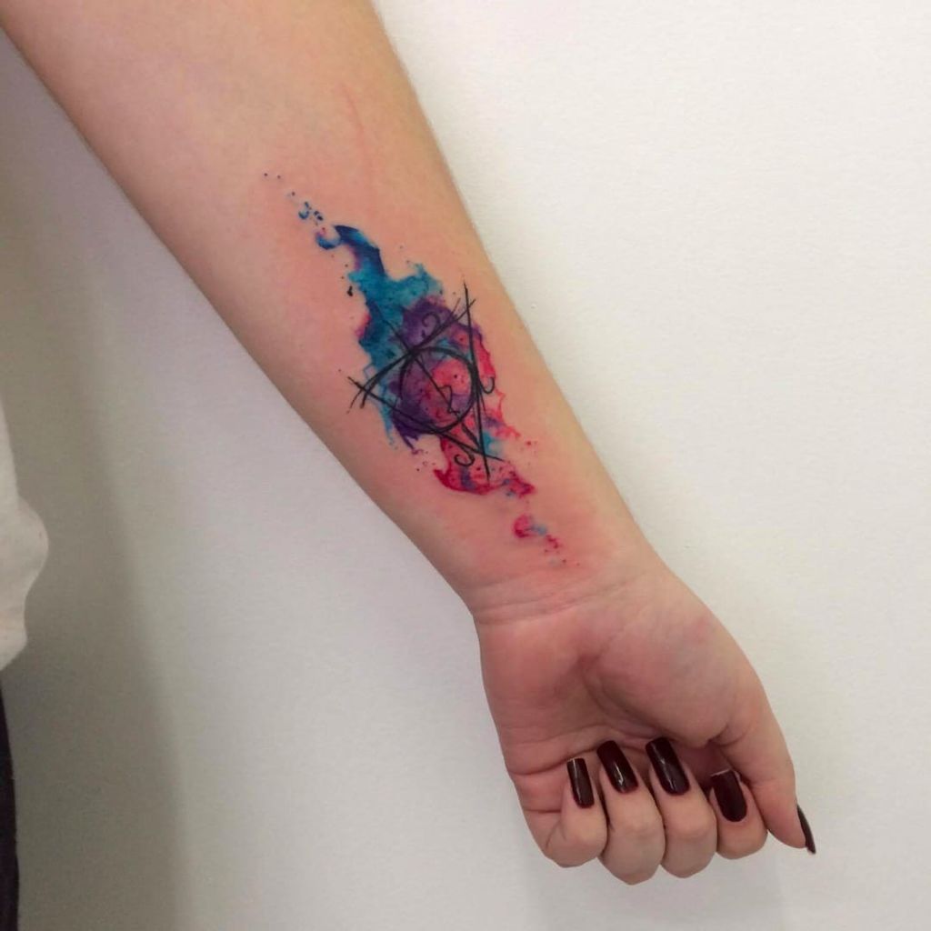Relíquias em aquarela por @johnneedle ! #JohnNeedle #reliquiasDaMorte #TheDeathlyHallows #HarryPotter #HarryPotterTattoo #Watercolor #Aquarela