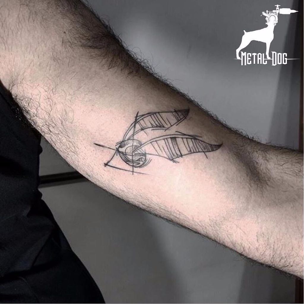 Símbolo das relíquias e pomo de ouro por Lua Lima! #LuaLima #reliquiasDaMorte #TheDeathlyHallows #HarryPotter #HarryPotterTattoo #goldensnitch #pomodeouro