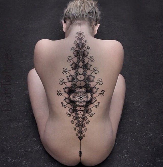 The bigger and the more intricate your spine tattoos design, the more painful tattooing. Here by Chaim Machlev from Dotstolines. #spinetattoo #ChaimMachlev #fineline #geometric