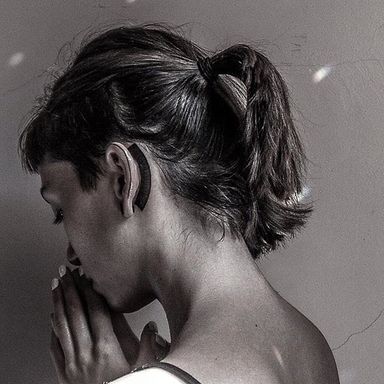 17 Spectacular Ear Tattoo Ideas for the Minimalist and the Daredevil