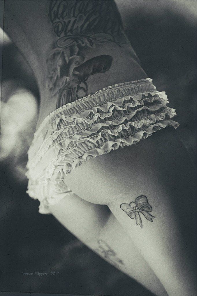 Leg Bows Tattoo by chiaraofftattoo  Tattoogridnet
