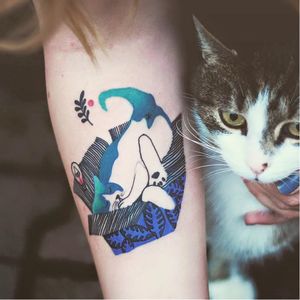 Adorable graphic cat tattoo by Dzo Lama #DzoLama #JoannaSwirska #graphic #cat #nature #abstract #psychedelic