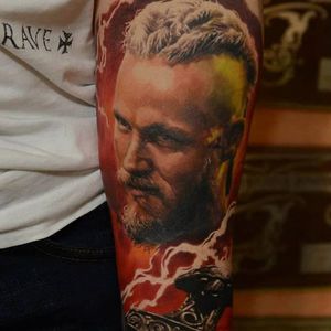 Ragnar tattoo by Den Yakovlev #DenYakovlev #ragnar #ragnarlothbrok #vikings #portrait