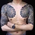 Excellent black and grey half sleeves by Horitada (IG—horitadajapan). #blackandgrey #Horitada #Irezumi #koi #sleeves #traditional