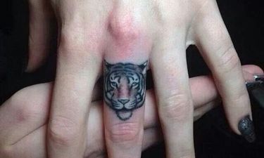 30 Finger Tattoos that are Creative & Beautiful