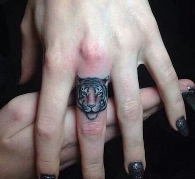 30 Finger Tattoos that are Creative & Beautiful