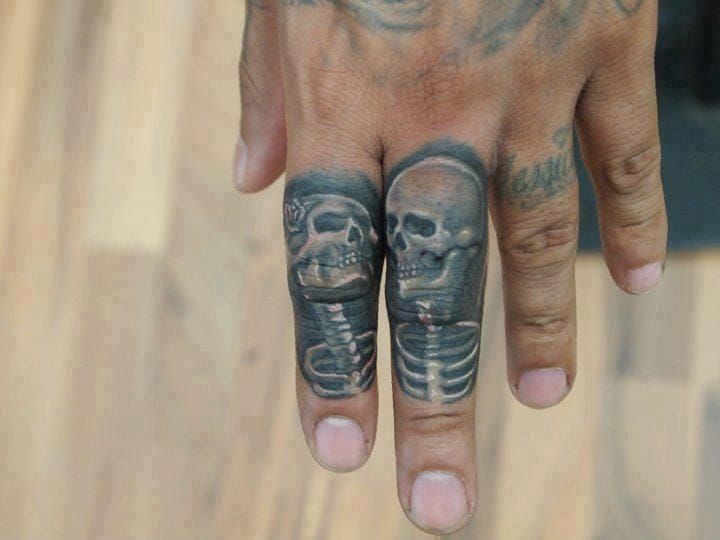 "Til Death do us part" finger tattoo done by Fernie Andrade. #finger #fingertattoos #skull