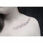 Floral collarbone tattoo by Minataur Tattoo. #Minataur #floral #flower #botanical #fineline #subtle #collarbone