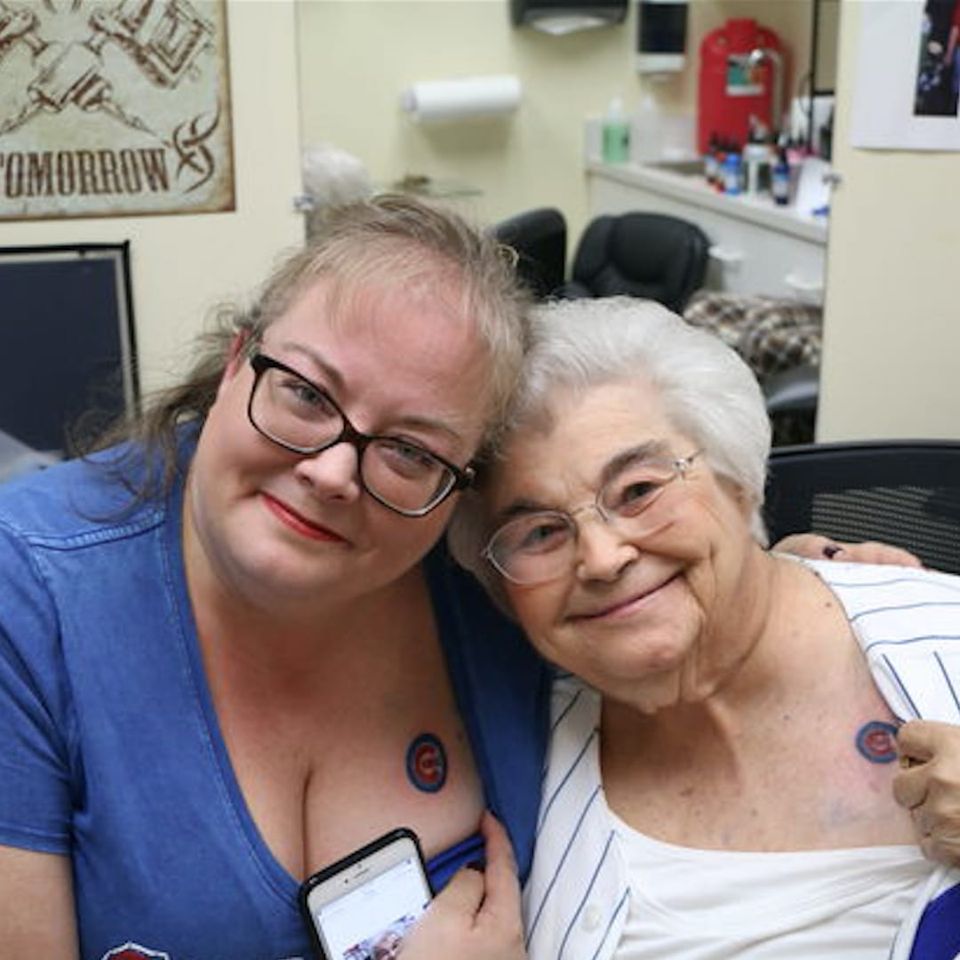 82-Year-Old Cubs Fan Gets Team Tattoo With Daughter and Grandson