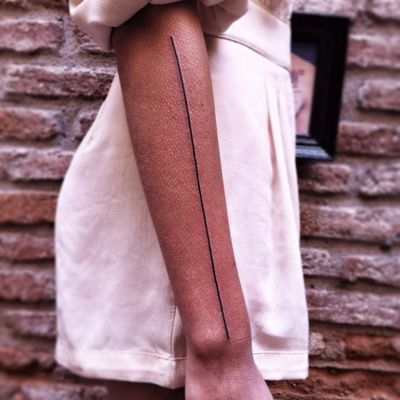 Seam Lines: Minimalist Outline Tattoos That Prove ‘Less is More’