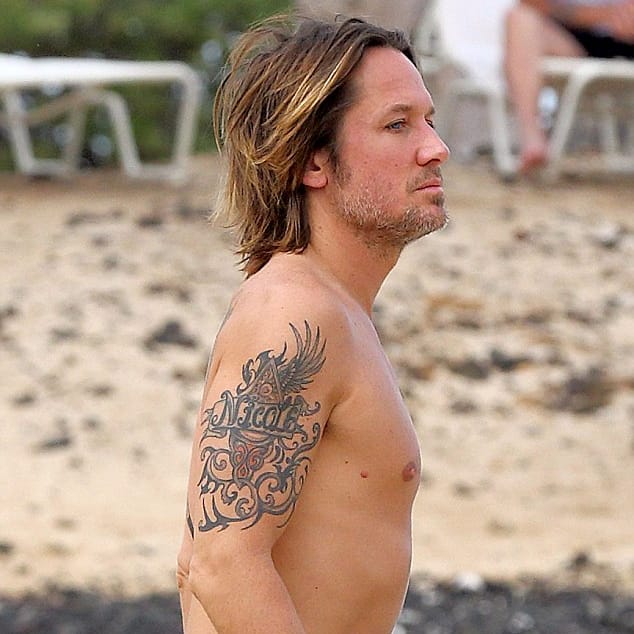 Keith Urban shows off new tribal ink design on his hand at the 56th Academy  of Country Music Awards  Daily Mail Online