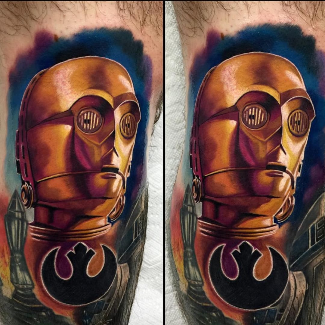 These are the tattoos that you are looking for. By Audie Fulfer Jr. (Via IG - audie_tattoos) #AudieFulfer #realism #starwars #c3po