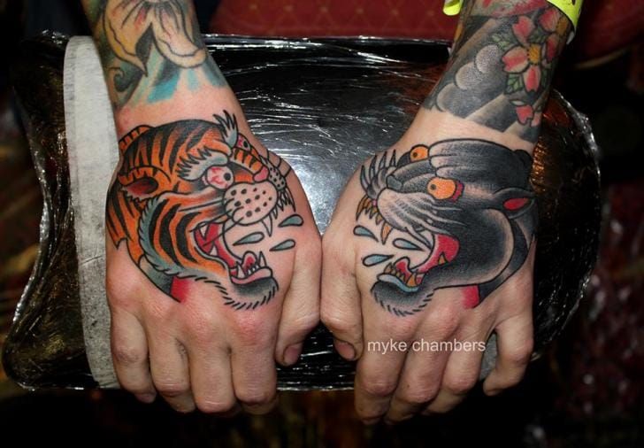 18 Uncompromising Old School Tattoos For Your Hand! • Tattoodo