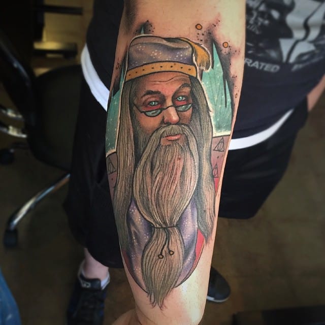 If you want to see cool Harry Potter tattoos, check the portfolio of Earthgrasper. #HarryPotter #fantattoo #tribute #Dumbledore