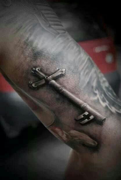 Looks so real it makes you wanna touch it! Realistic key 3D tattoo #key #3Dtattoo