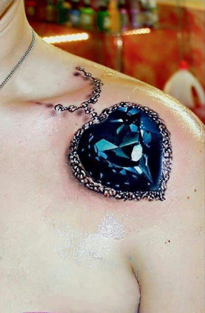 Not so sure about the placement, but the tattoo looks stunning nonetheless. 3D tattoo by Marcello Cestia Tattoo.