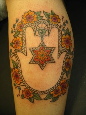 Impeccable Hamsa Tattoo by Shannon Archueleta #hamsa #hamsahand #spiritual #handofgod #outline #geometric #starofdavid