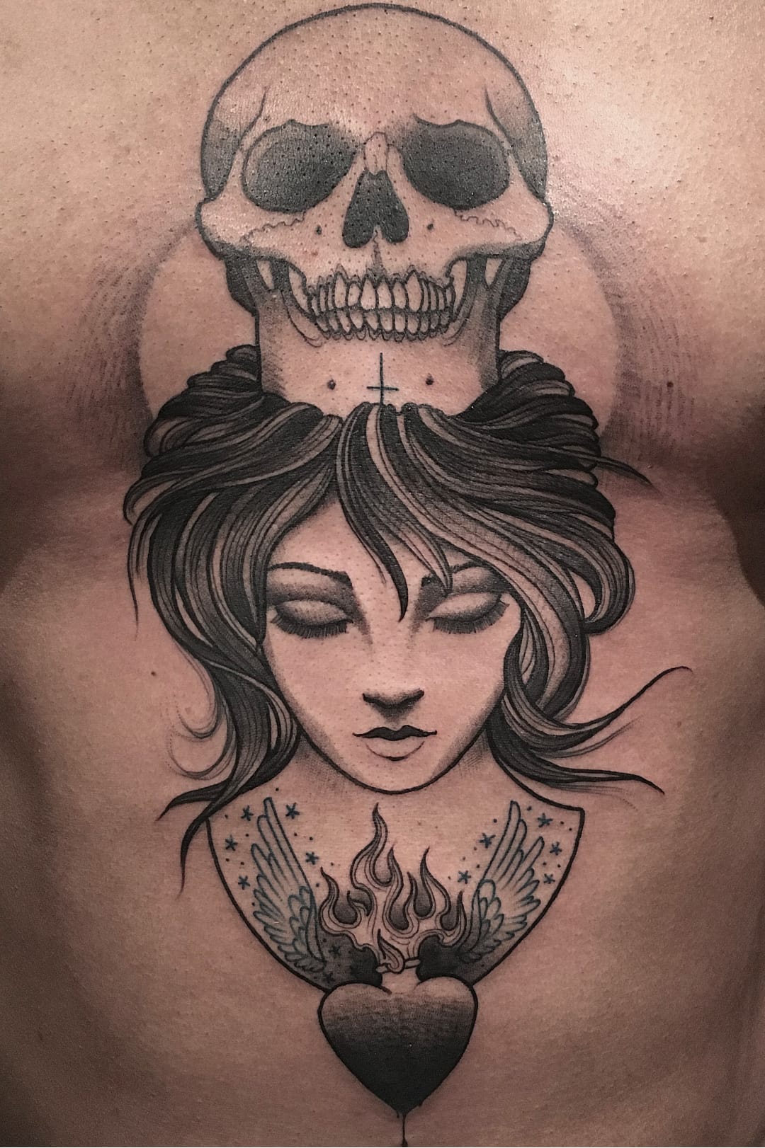 Tatuagem por Melissa Khouri! #MelissaKhouri #tatuadorasbrasileiras #tatuadorasdobrasil #tattoobr #tattoodobr #blackwork #neotrad #neotraditional #neotradicional #newtraditional #woman #mulher #heart #coração #skull #caveira #crânio