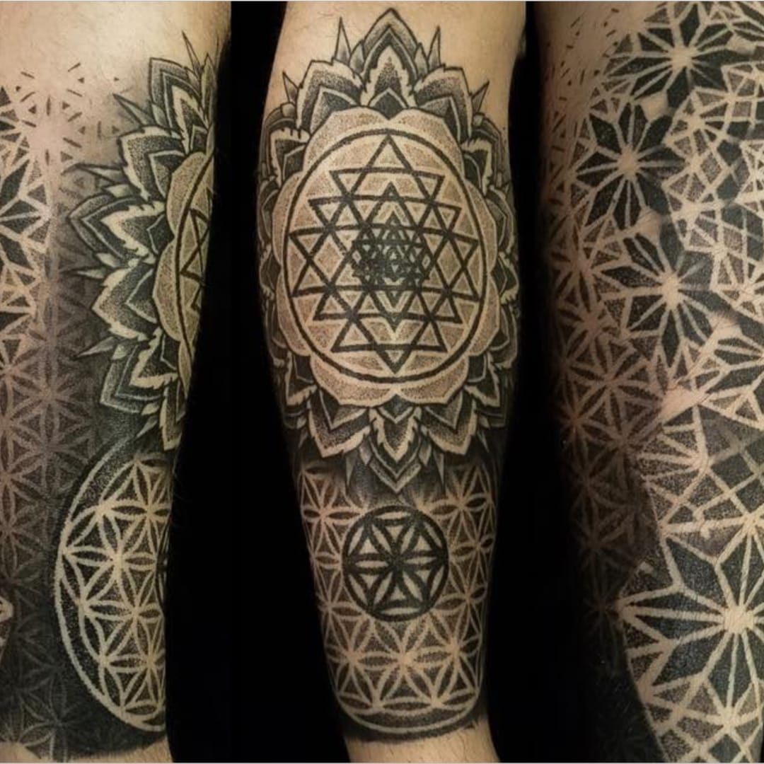 My Sri Yantra tattoo  Geometrisches mandala tattoo Geometrisches tattoo  bedeutung Buddhismus tattoo