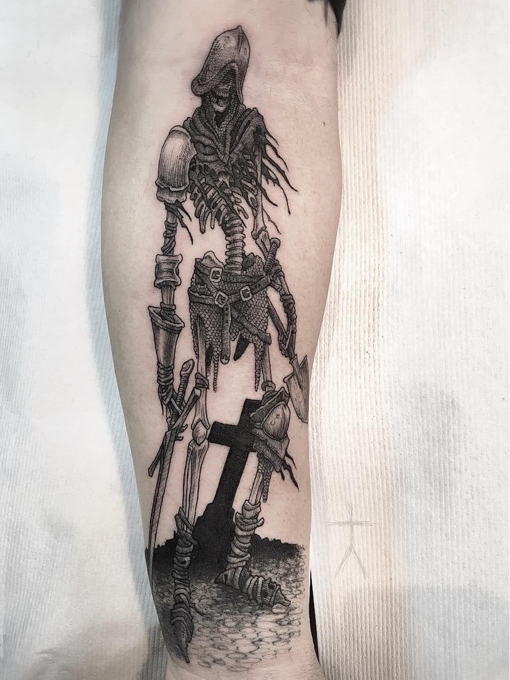 De volta dos mortos #ChristopherJadeCuevas #CJTattooer #gringo #blackwork #fromhell #dark #skull #cranio #caveira #bones #ossos #warrior #guerreiro #sword #espada #cemitery #cemiterio #cross #cruz