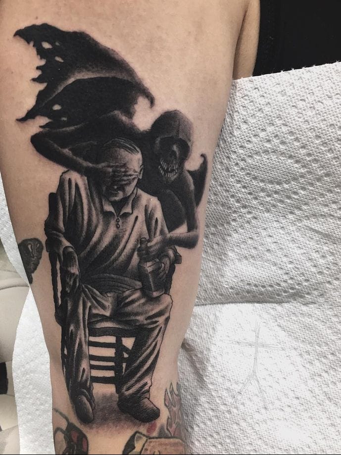 Tentações #ChristopherJadeCuevas #CJTattooer #gringo #blackwork #fromhell #dark #man #homem #skull #caveira #demon #demonio #bottle #garrafa #cadeira #chair