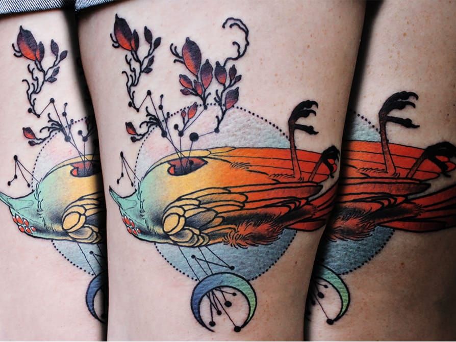Tatuador brasileiro usa surrealismo e formas geométricas em