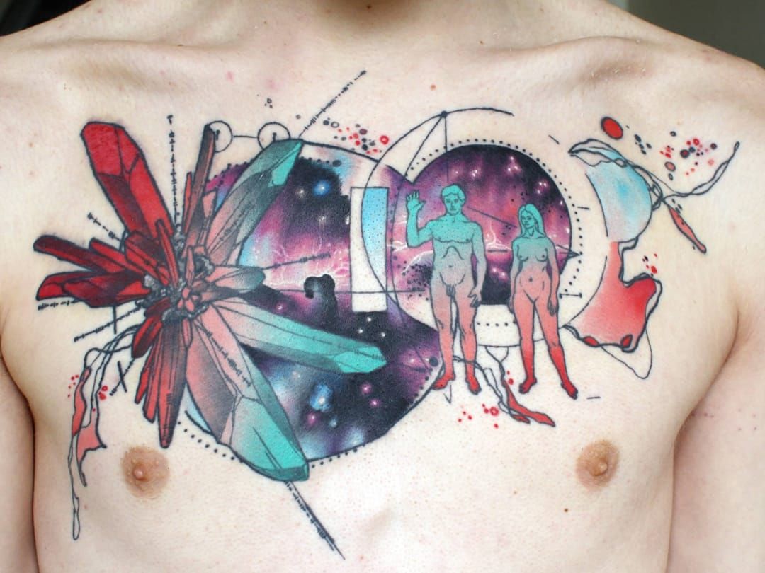 Tatuador brasileiro usa surrealismo e formas geométricas em