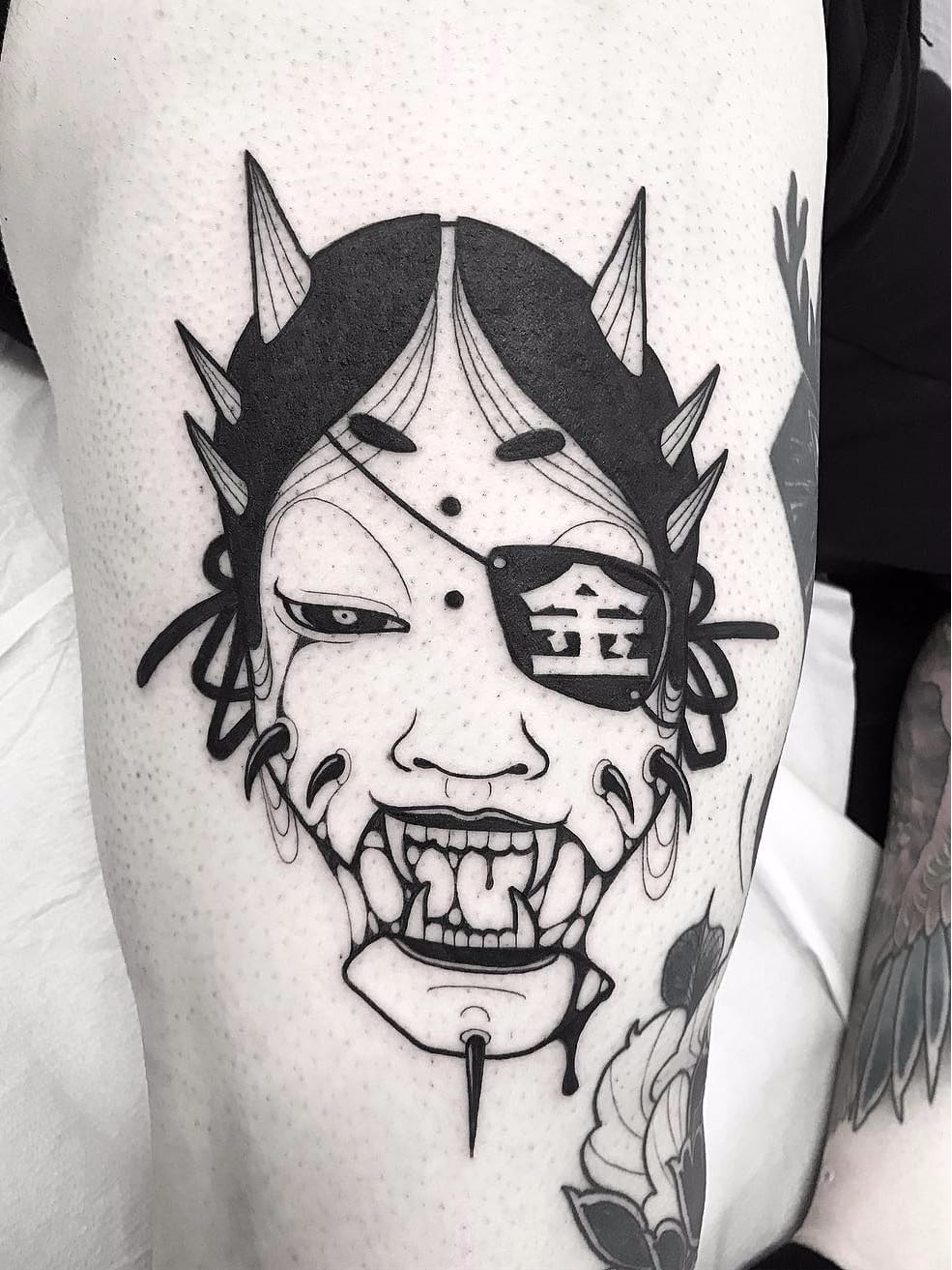 Por Oscar Hove #OscarHove #gringo #blackwork #oriental #rosto #face #mask #mascara #nohmask #noh #mascarajaponesa #japanesemask #chifre #horn #demon #demonio #tapaolho #eyeslap