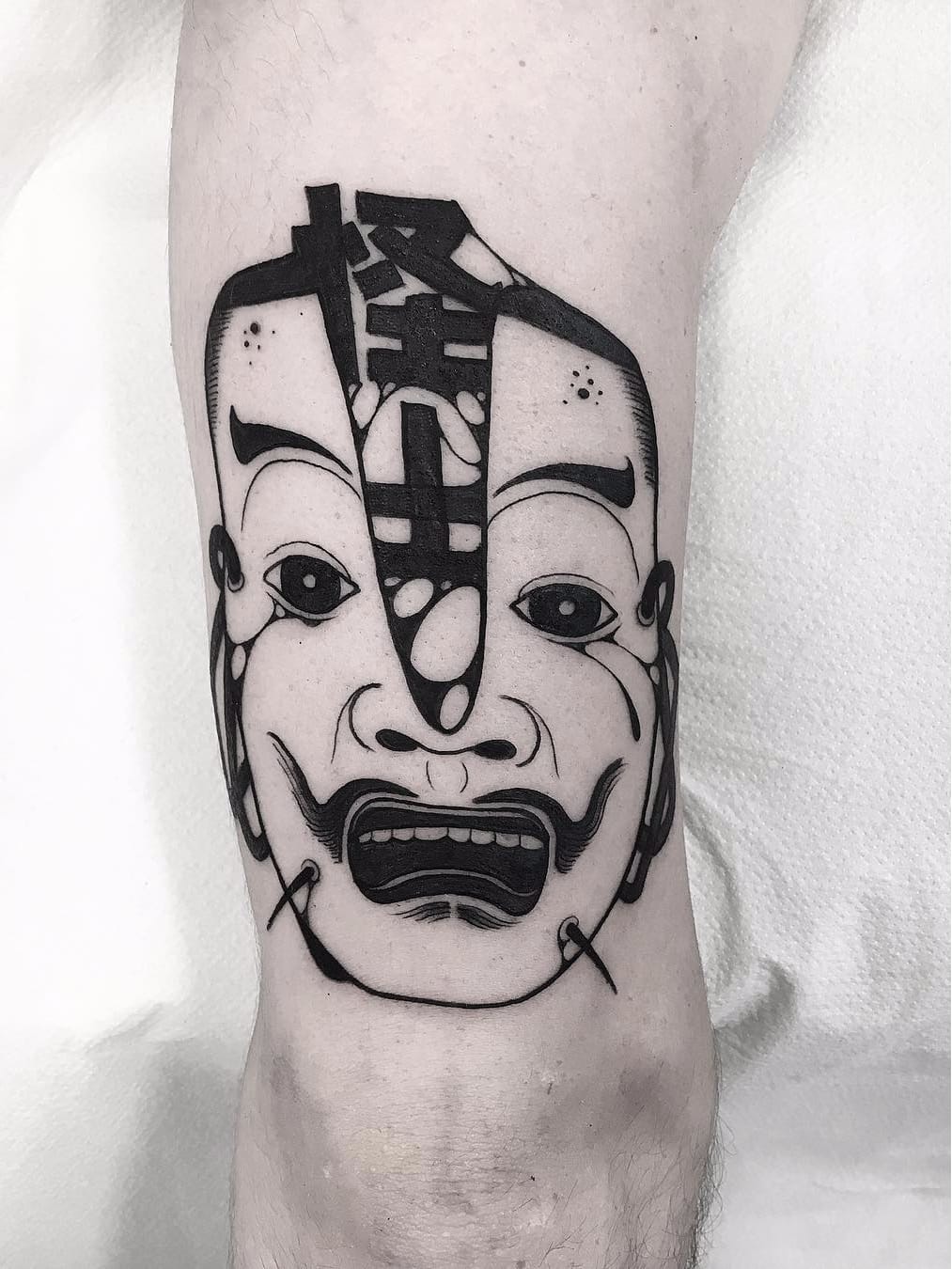 Por Oscar Hove #OscarHove #gringo #blackwork #oriental #rosto #face #mask #mascara #nohmask #noh #mascarajaponesa #japanesemask
