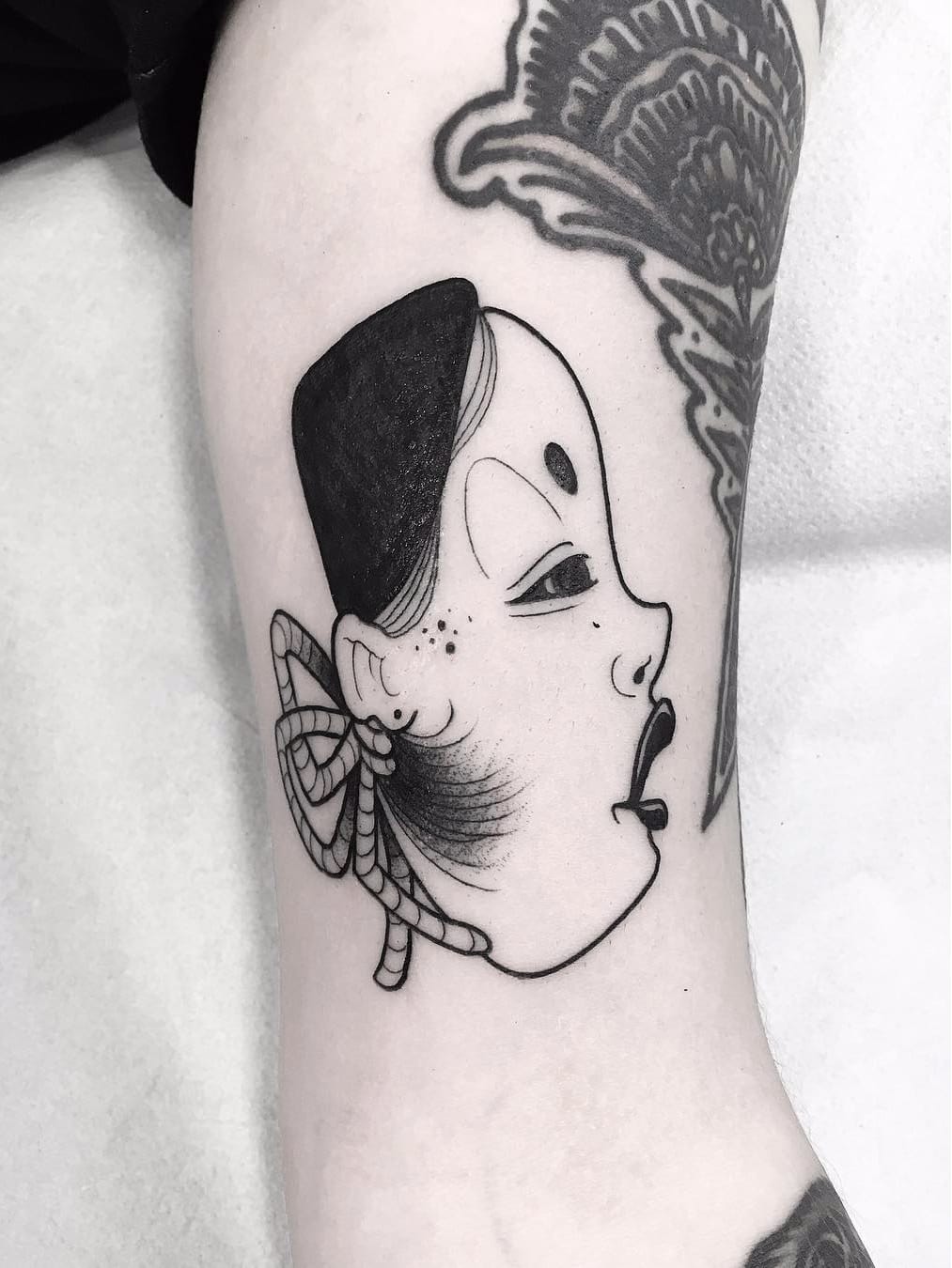 Por Oscar Hove #OscarHove #gringo #blackwork #oriental #rosto #face #mask #mascara #nohmask #noh #mascarajaponesa #japanesemask